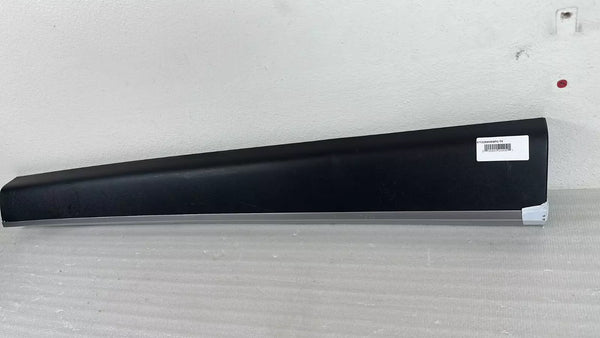 P様 GENUINE Front Door Lower Molding RIGHT RH for 2020, 2021, 2022