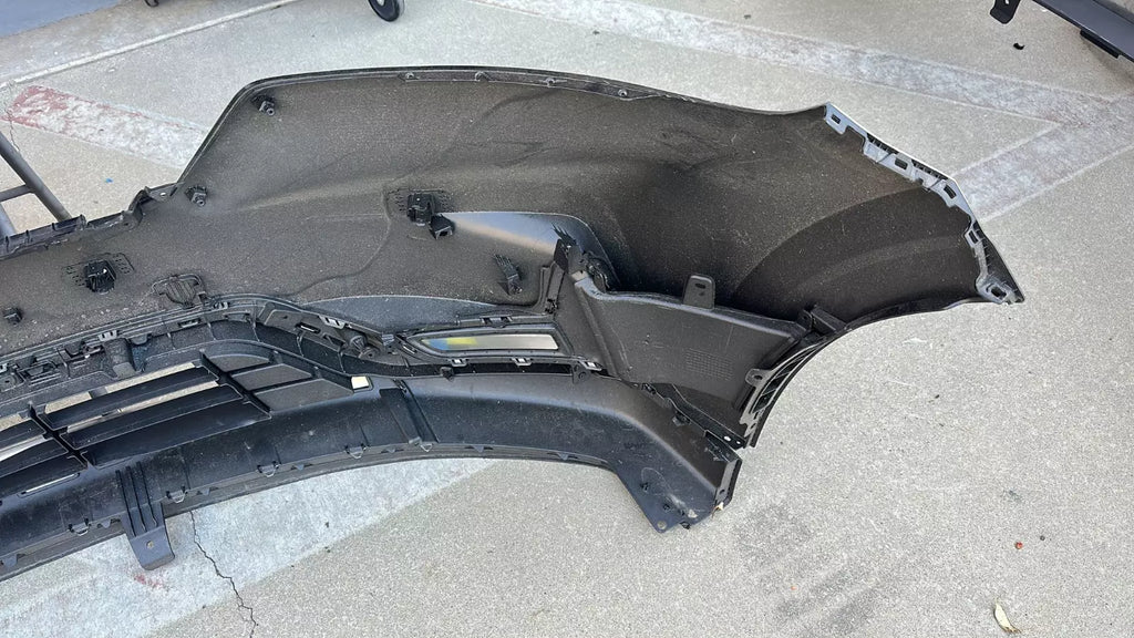 2022 - 2024 KIA CARNIVAL FRONT BUMPER W / Hole Sensor ⭐GENUINE⭐ 86511R0000