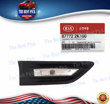 Load image into Gallery viewer, GENUINE FENDER SIDE MARKER LAMP PASSENGER for 10-13 KIA SOUL 877722K100