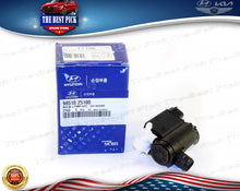 Load image into Gallery viewer, ⭐GENUINE⭐ Washer Pump &amp; Grommet for 00-06 Hyundai Accent Elantra 9851025100