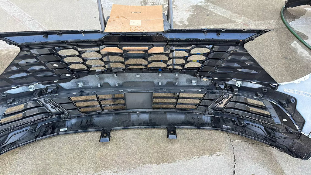2022 2024 kia Sportage Prestige Front bumper with grille without camera whole