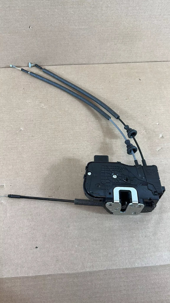 2011-2015 KIA SORENTO Front RIGHT Door Lock Actuator 813202P010