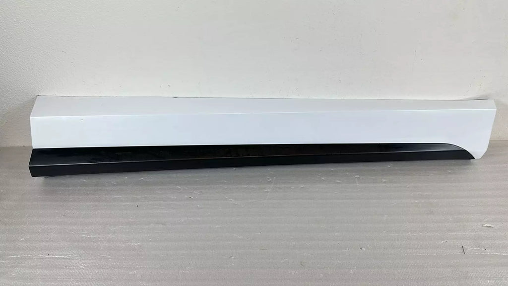 FRONT Door Lower Molding Right White Tucson N-Line 21-22 HYBRID 23-24 87722N9CA0