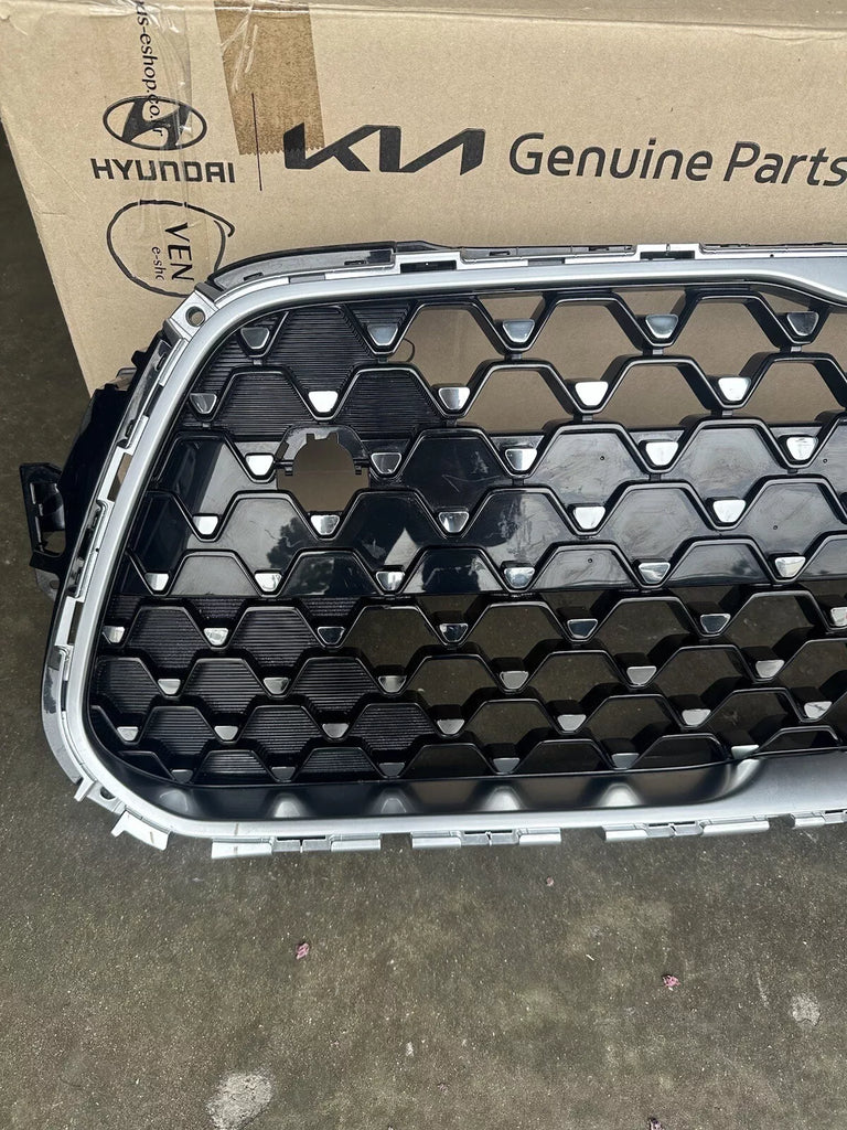 Genuine 2020 2021 2022 Kia Soul Front Grille 86531K0020