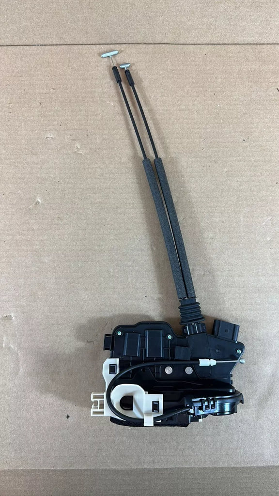 2011-2015 KIA SORENTO Front RIGHT Door Lock Actuator 813202P010