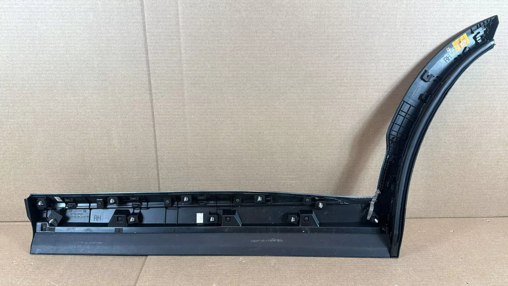 ⭐ REAR Door Lower Molding Right PASSENGER Palisade 20-2022 ⭐ OEM⭐ 87732S8000 SPC