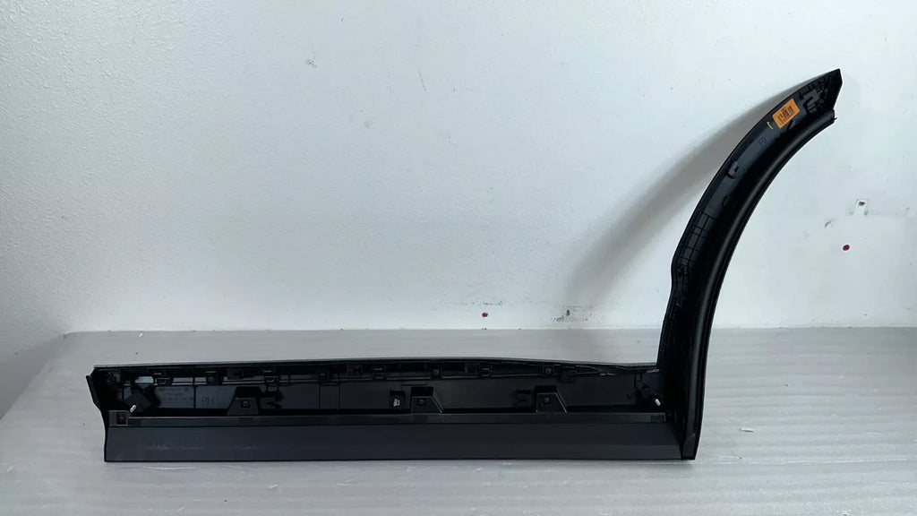 2020-2022 Palisade ⭐GENUINE⭐ REAR Door Lower Molding RIGHT SIDE 87732S8000 SPC