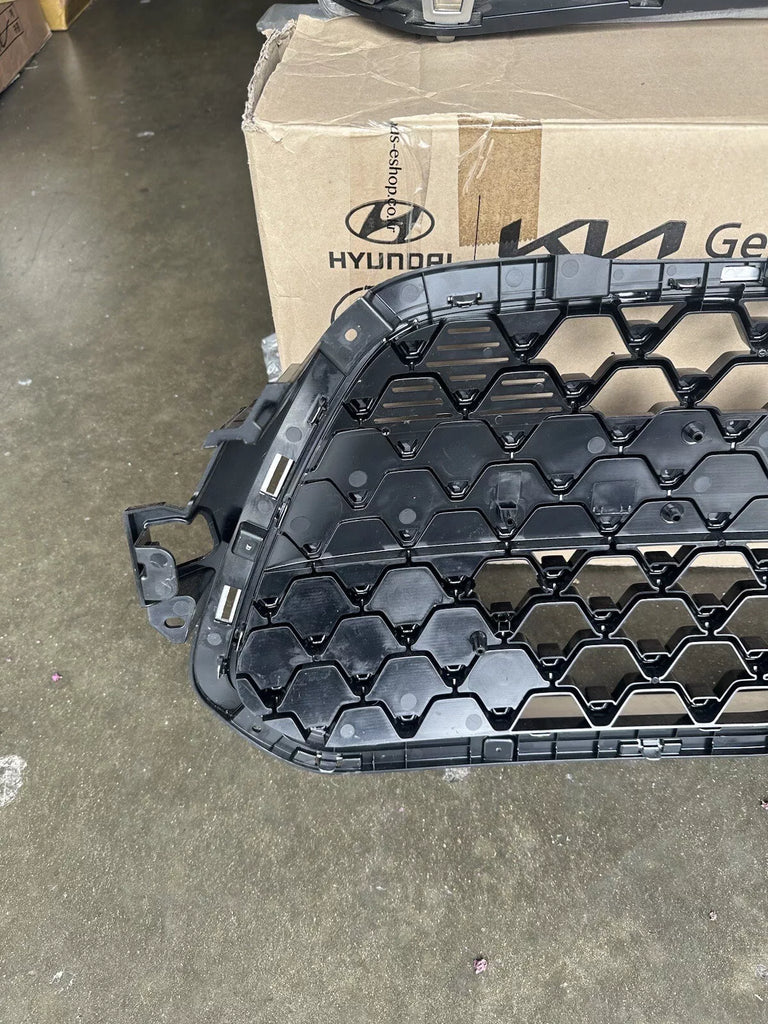 Genuine 2020 2021 2022 Kia Soul Front Grille 86531K0020