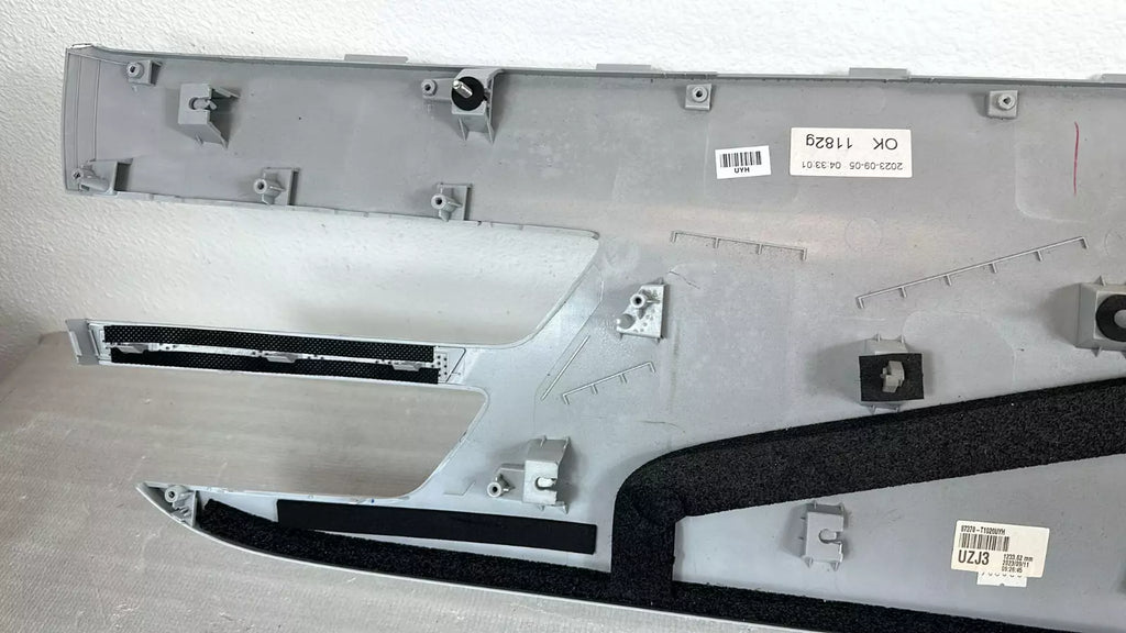 21-22 GENESIS G80 ⭐GENUINE⭐ DECKLID TRUNK LID TRIM MOLDING 87370T1020 UYH