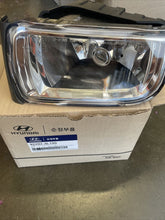 Load image into Gallery viewer, Genuine  Hyundai Fog Light RIGHT Side for 2006-10 Azera 922023L100